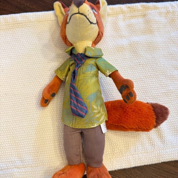 Disney Zootopia Nick Wilde 13" Plush Stuffed Animal Toy Fox Tag - Picture 1 of 5